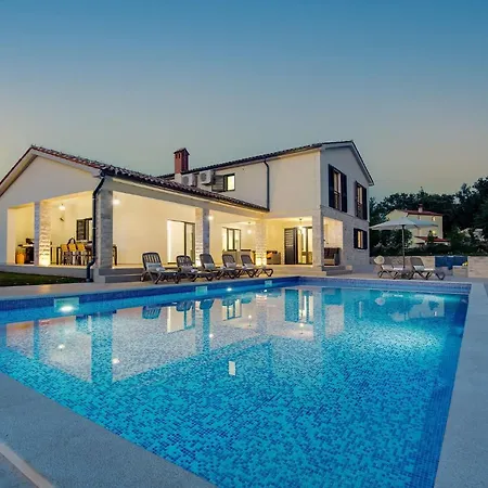 Vila Aronia Istria *